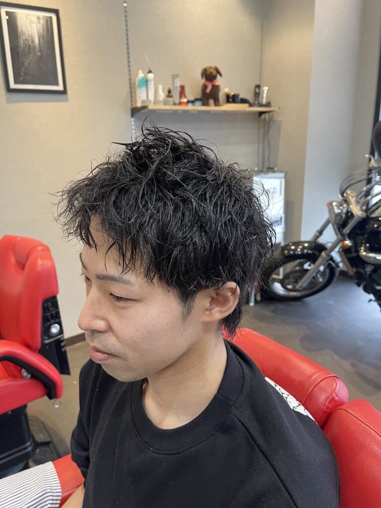 無造作×好印象メンズパーマ｜堺市で人気の動きあるナチュラルパーマスタイル